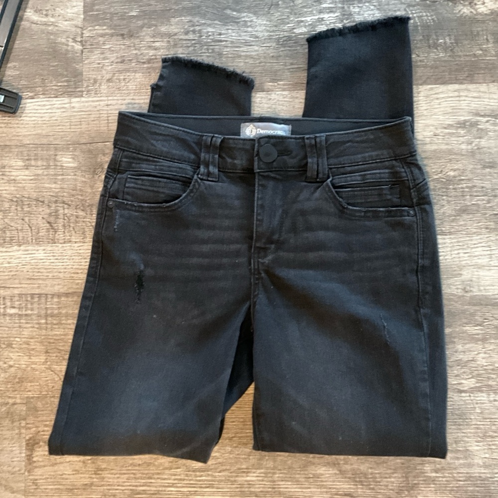 Democracy “Ab Technology” Black Denim Mid Rise Distressed Raw Hem Jeans Size 6